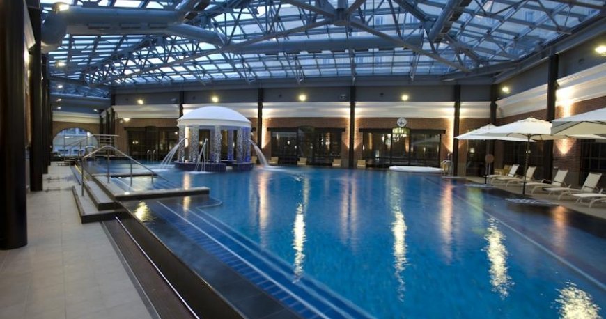 استخر هتل سوکوز بریج سنت پترزبورگ