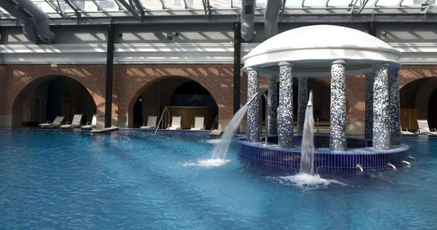 استخر هتل سوکوز بریج سنت پترزبورگ