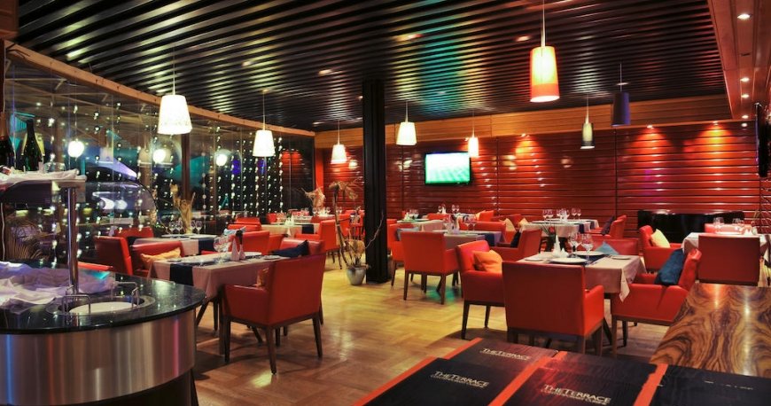 رستوران هتل کرسنت بیچ باکو