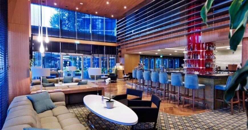 کافی شاپ هتل دبل تری هیلتون استانبول