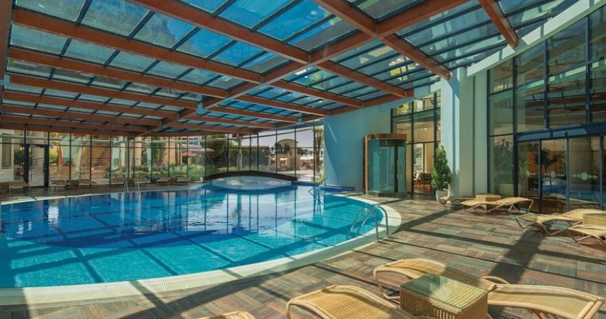 استخر هتل کرنلیا دلوکس آنتالیا ترکیه 