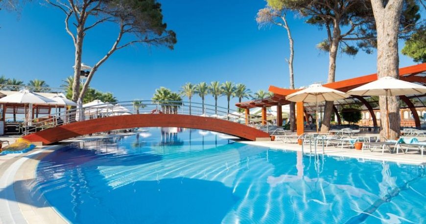 استخر هتل کرنلیا دلوکس آنتالیا ترکیه 