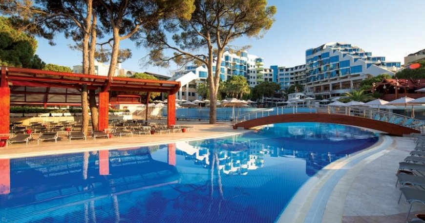 استخر هتل کرنلیا دلوکس آنتالیا ترکیه 