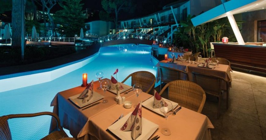 استخر هتل کرنلیا دلوکس آنتالیا ترکیه 