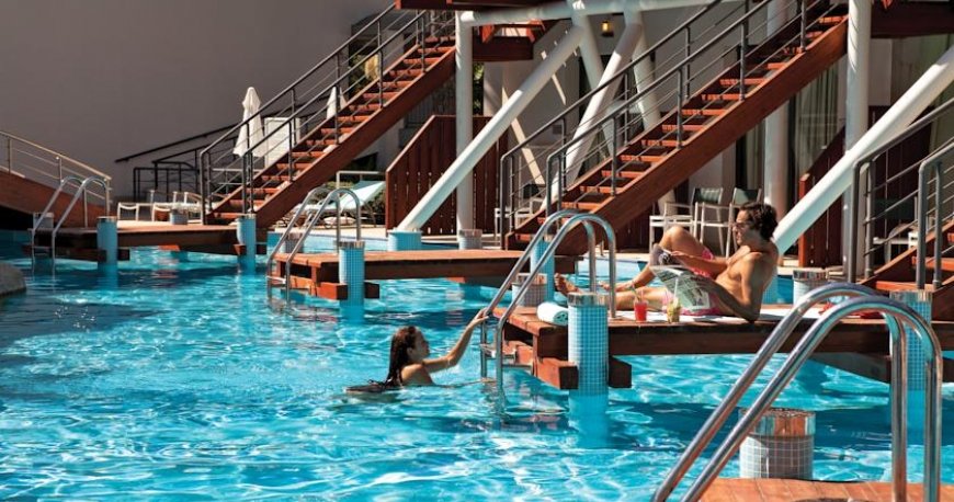 استخر هتل کرنلیا دلوکس آنتالیا ترکیه 