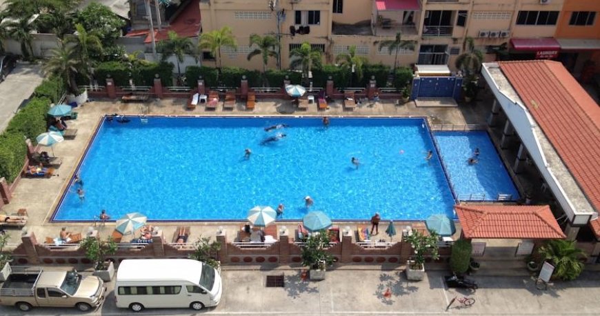 استخر هتل سیوالای سیتی پلیس