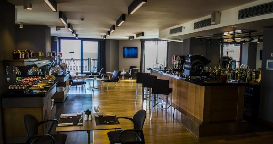 کافی شاپ هتل پوینت استانبول