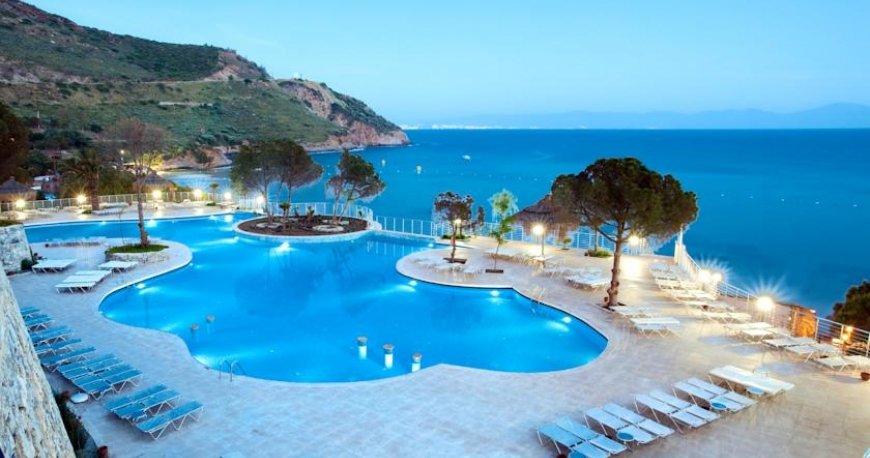 استخر هتل آریا کلارس کوش آداسی ترکیه 