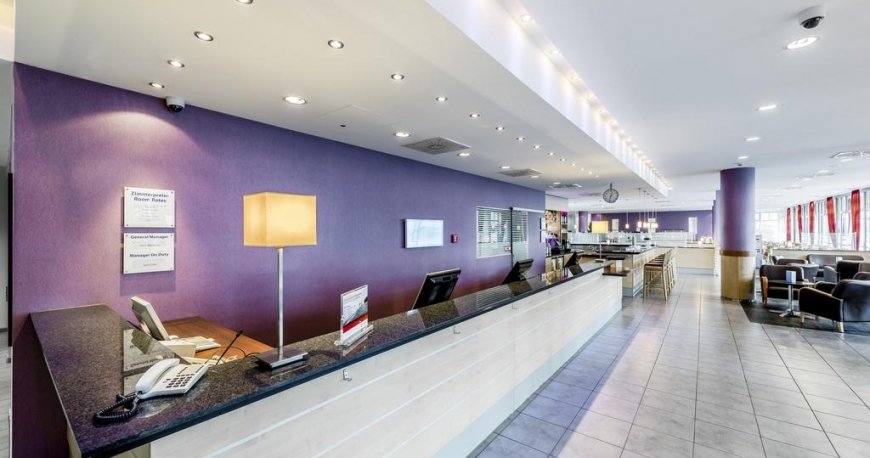 لابی هتل هالیدی این اکسپرس برلین سیتی سنتر برلین لابی هتل هالیدی این اکسپرس برلین سیتی سنتر برلین