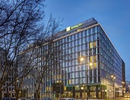 هتل هالیدی این الکساندر پلاتز