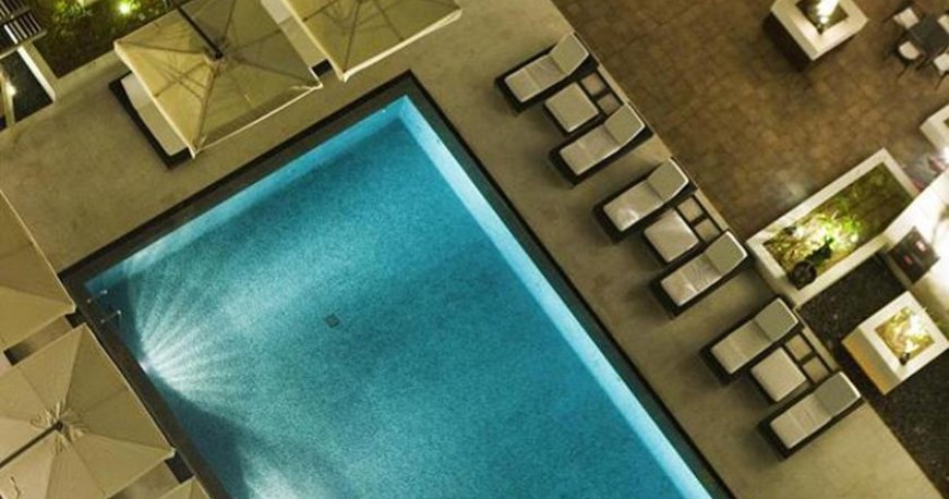 استخر هتل نووتل دیره سیتی سنتر دبی امارات متحده ی عربی