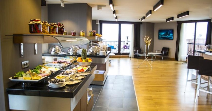 کافی شاپ هتل پوینت استانبول