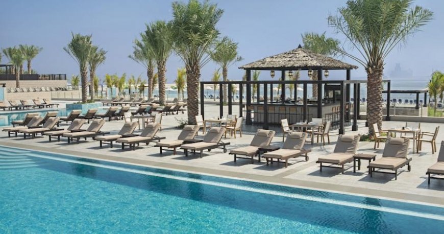 استخر هتل دابل تری بای هیلتون مرجان