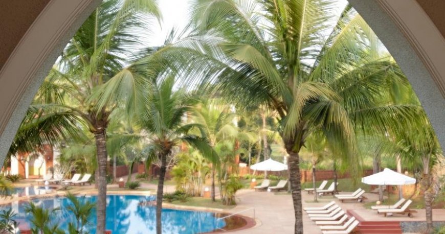 استخر هتل رامادا کاراولا گوا استخر هتل رامادا کاراولا گوا