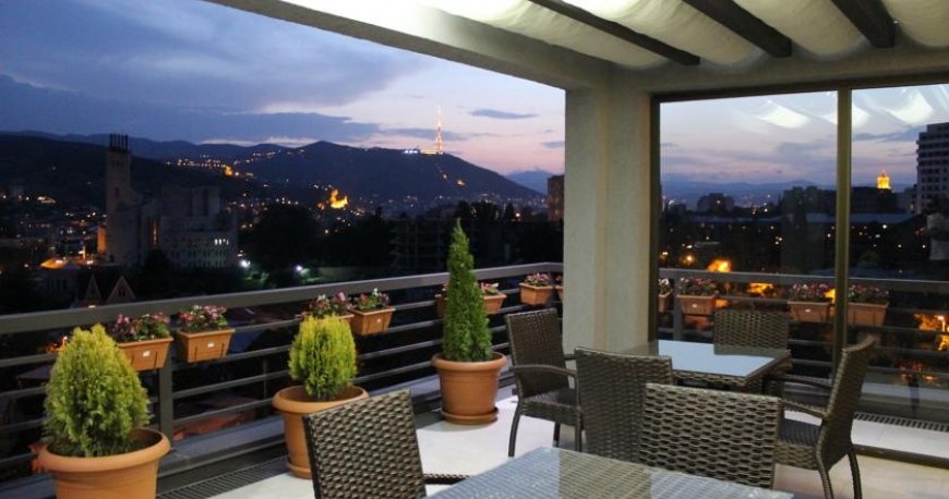 رستوران هتل دلابائوری