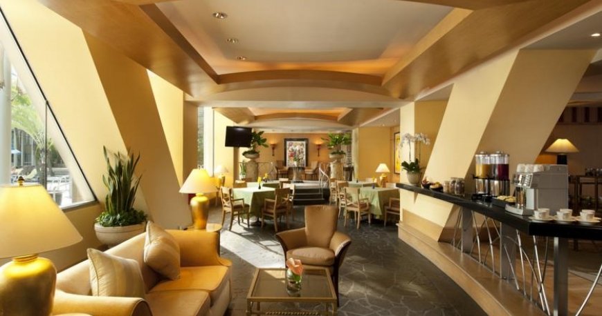 رستوران هتل کنراد