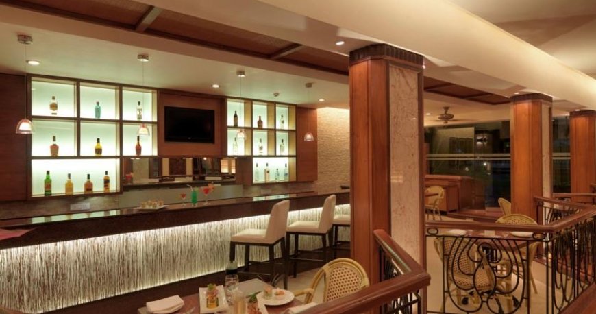 رستوران هتل دابل تری بای هیلتون