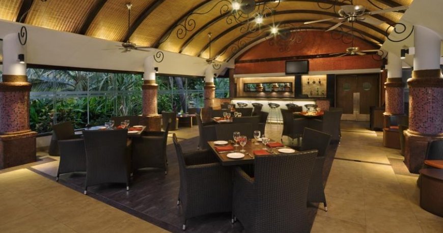 رستوران هتل دابل تری بای هیلتون