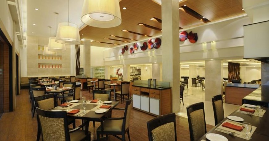 رستوران هتل دابل تری بای هیلتون