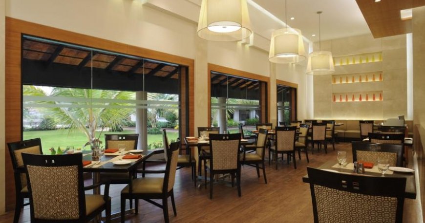 رستوران هتل دابل تری بای هیلتون