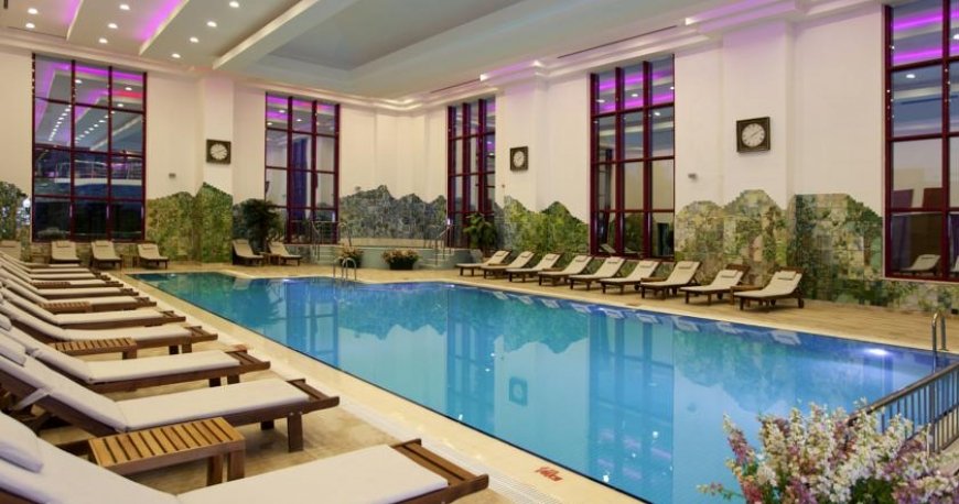 استخر هتل کلاب سرا آنتالیا