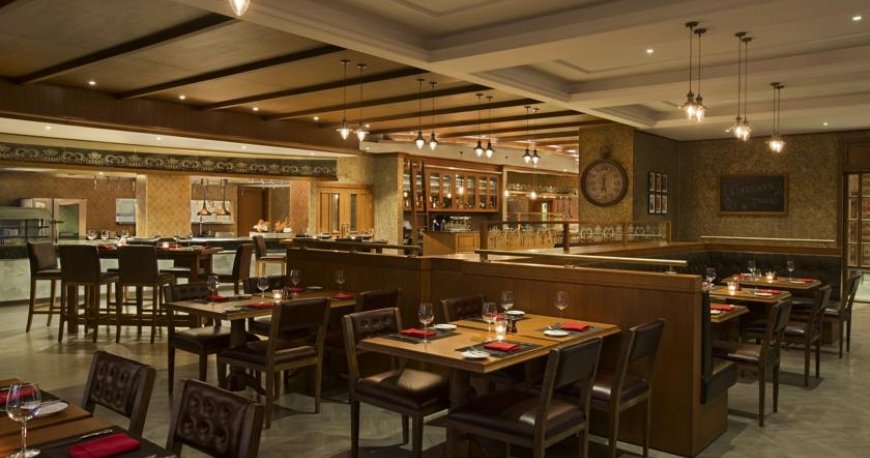 رستوران هتل دابل تری بای هیلتون مرجان