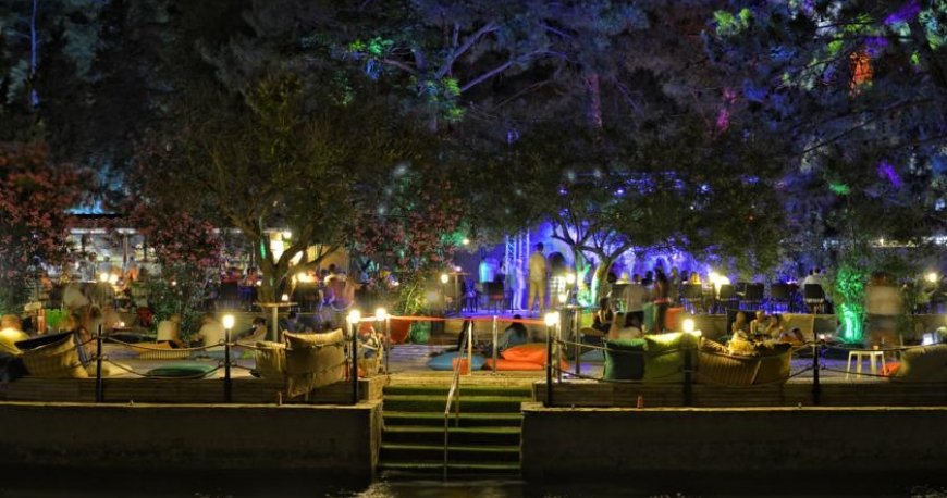 رستوران هتل گرند یازیکی کلاب تربان رستوران هتل گرند یازیکی کلاب تربان