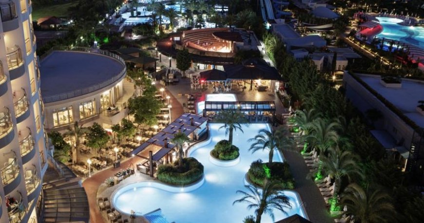 استخر هتل لیبرتی لارا آنتالیا استخر هتل لیبرتی لارا آنتالیا