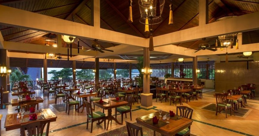 رستوران هتل چانالای گاردن پوکت