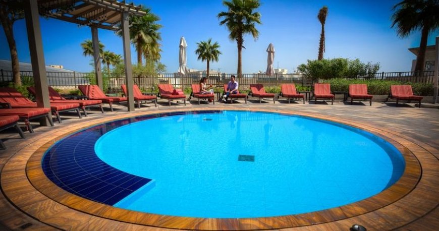 استخر هتل الغریر دبی