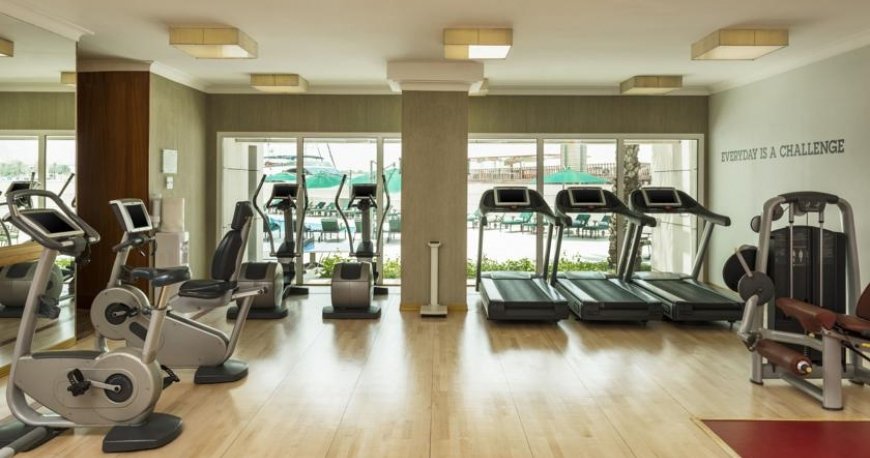 سالن بدنسازی هتل شرایتون دبی کریک دبی امارات متحده ی عربی