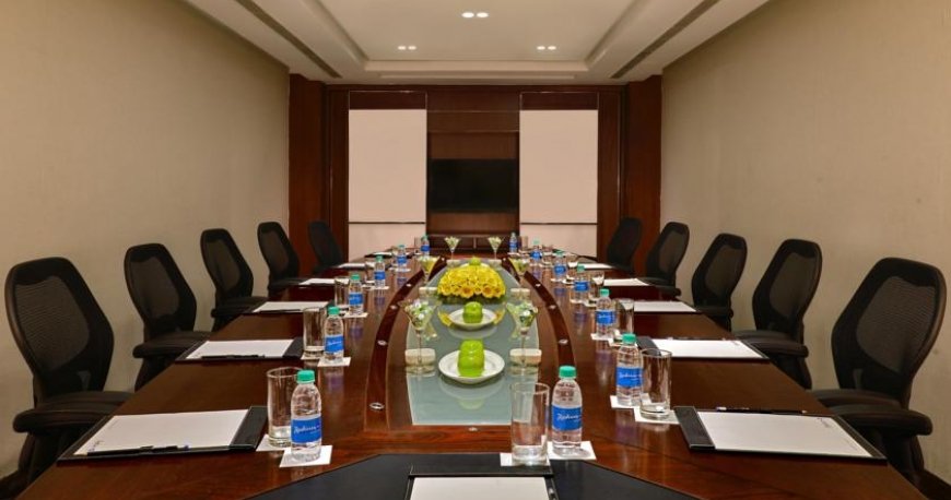 سالن کنفرانس هتل رادیسون بلو جیپور سالن کنفرانس هتل رادیسون بلو جیپور