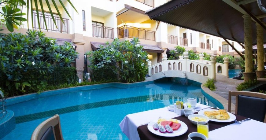 استخر هتل شانایا بیچ ریزورت اند اسپا پوکت