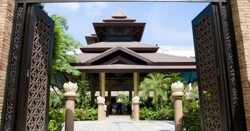 استخر هتل شانایا بیچ ریزورت اند اسپا پوکت