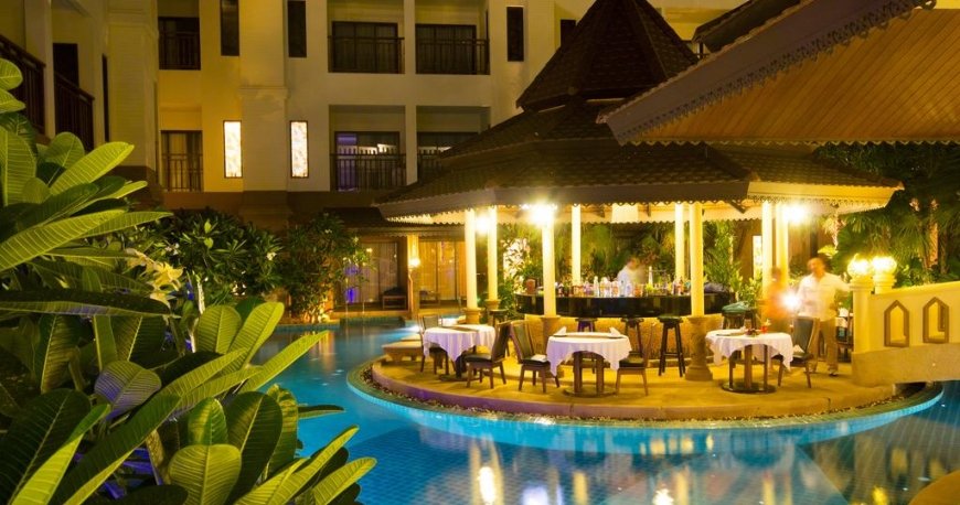 استخر هتل شانایا بیچ ریزورت اند اسپا پوکت