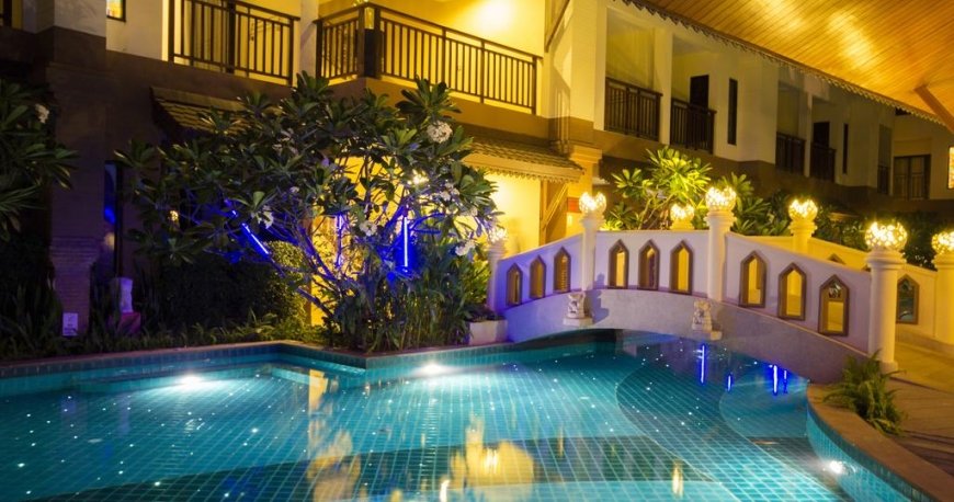 استخر هتل شانایا بیچ ریزورت اند اسپا پوکت