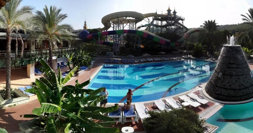 استخر هتل آکوا فانتزی کوش آداسی