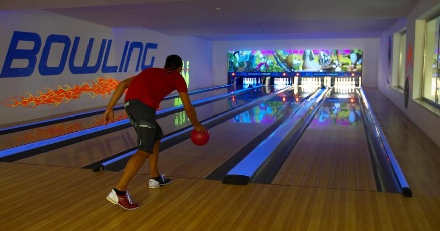 سالن بولینگ هتل آکوا فانتزی کوش آداسی