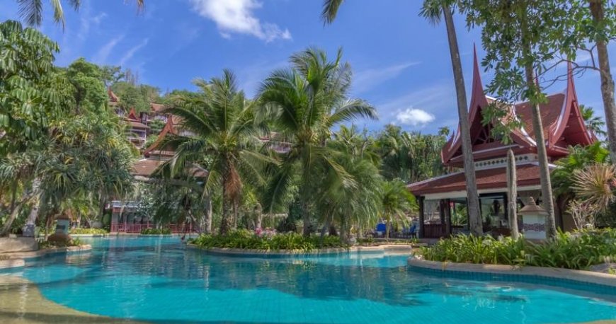 استخر هتل تاورن بیچ پوکت استخر هتل تاورن بیچ پوکت