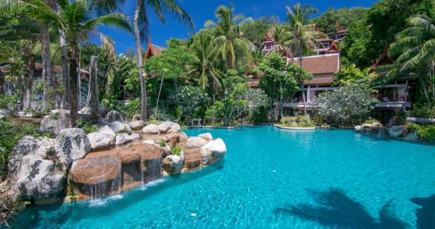 استخر هتل تاورن بیچ پوکت استخر هتل تاورن بیچ پوکت