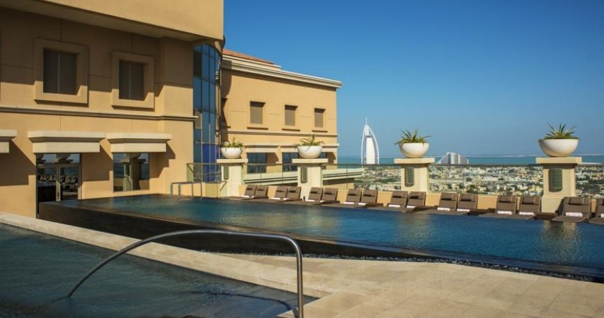استخر هتل شرایتون امارات مال دبی