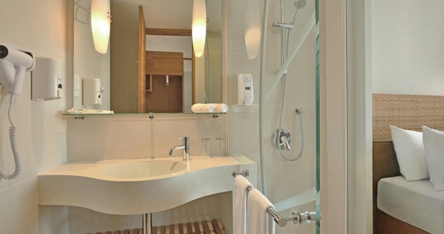 سرویس بهداشتی هتل هالیدی این اکسپرس بالی رایا کوتا