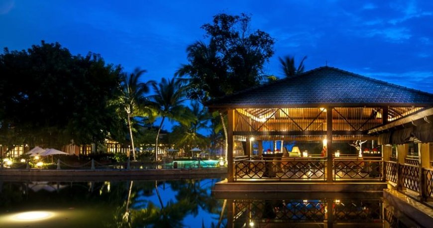 استخر هتل پارک حیات