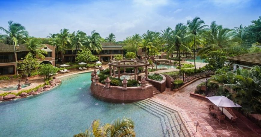 استخر هتل پارک حیات