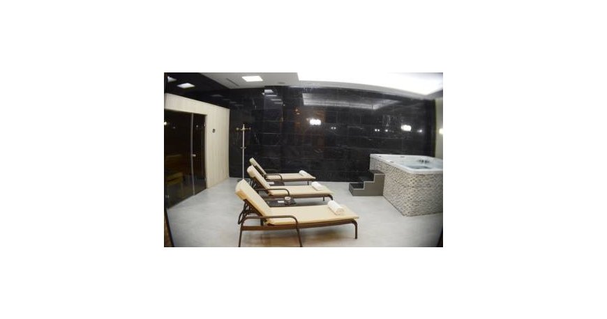 استخر هتل گلدن پالاس تفلیس