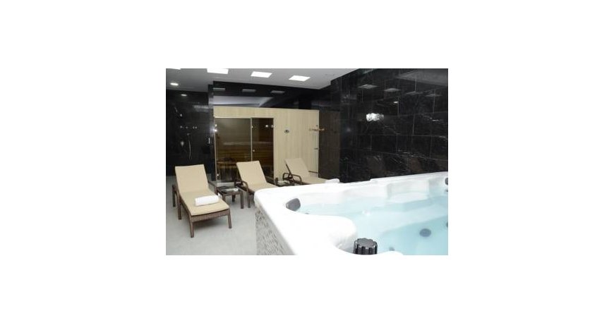 استخر هتل گلدن پالاس تفلیس