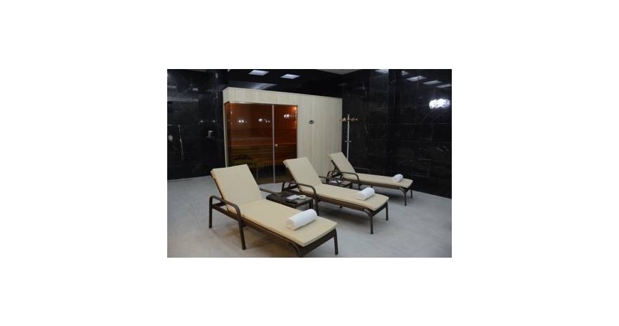 استخر هتل گلدن پالاس تفلیس