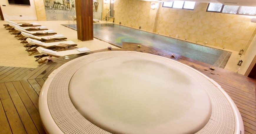 استخر هتل امرالد باکو