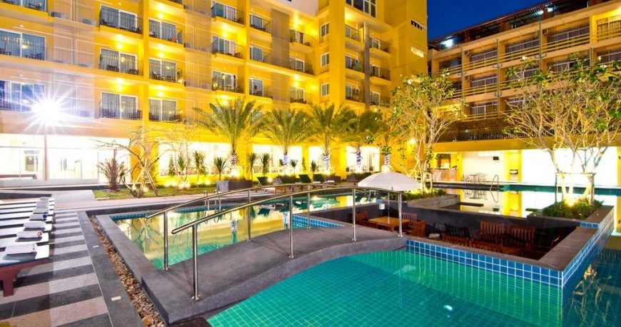 استخر هتل بلا اکسپرس پاتایا