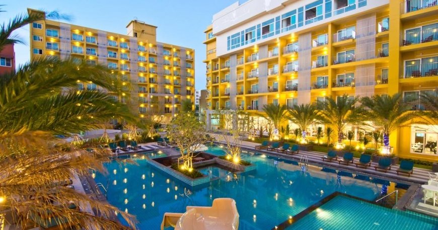 استخر هتل بلا اکسپرس پاتایا